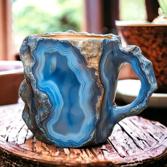 Tazza in ceramica con finitura geode di agata