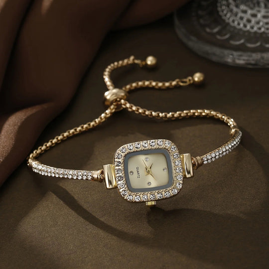 Elegant Dameur Firkantet – Krystalkæde og Guld Bezel