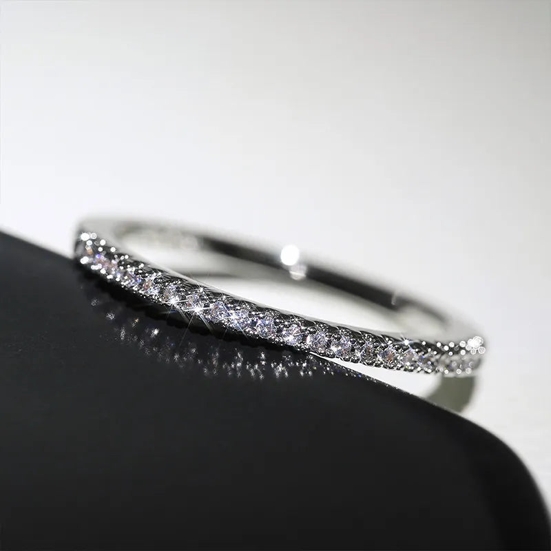 Tijdloze Glans – Minimalistische Ring met Eeuwige Betekenis