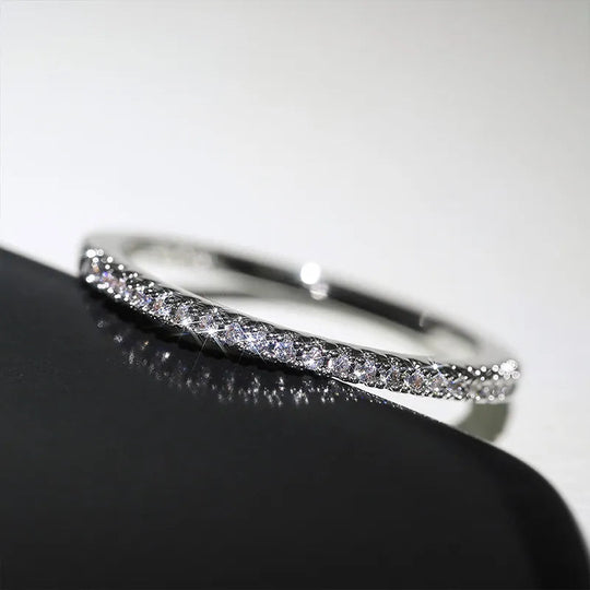 Tijdloze Glans – Minimalistische Ring met Eeuwige Betekenis