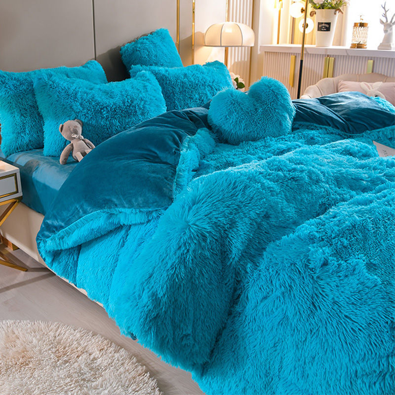 Pluchen dromen - 4 sets fleece beddengoed + hartkussen