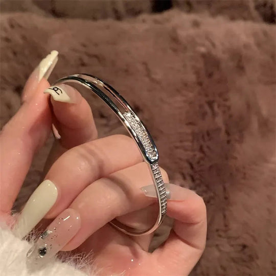 Åben Armbånd af 925 Sterling Sølv med Zirkonia – Tidløs Glans, Uden Besvær