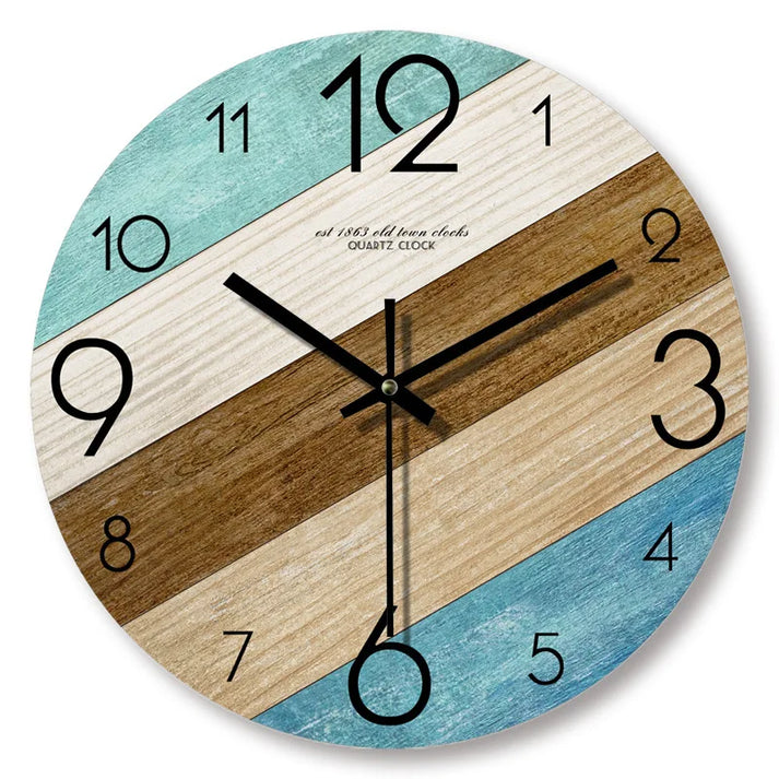 Wanduhr in Holzoptik