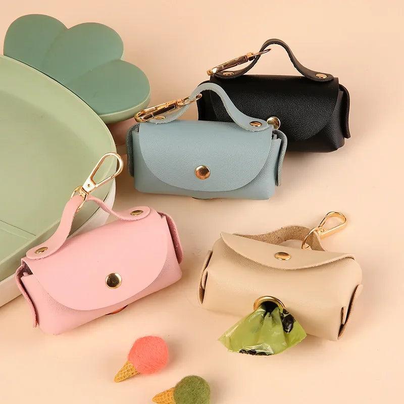 Elegante Porta Sacchetti per Feci in Finta Pelle per Animali Domestici – Portatile e Pratico