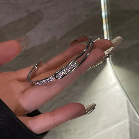 Åben Armbånd af 925 Sterling Sølv med Zirkonia – Tidløs Glans, Uden Besvær