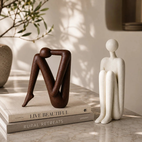 Boekensteunen – Sculpturaal Porselein voor de Boekenkast