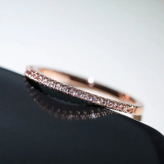 Tijdloze Glans – Minimalistische Ring met Eeuwige Betekenis