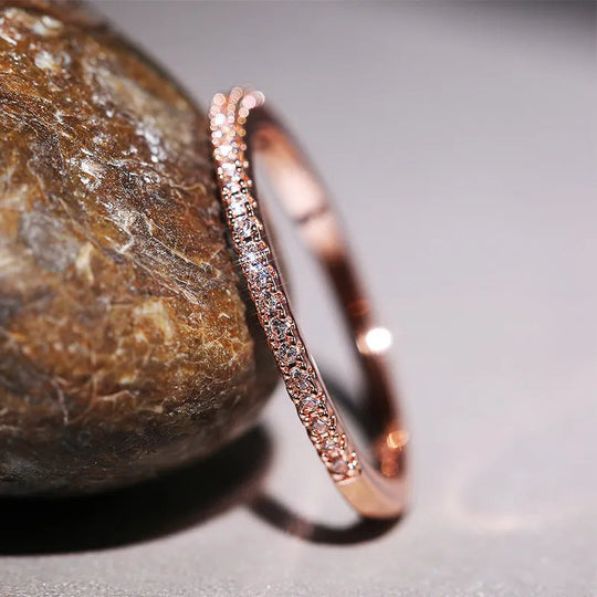 Tijdloze Glans – Minimalistische Ring met Eeuwige Betekenis