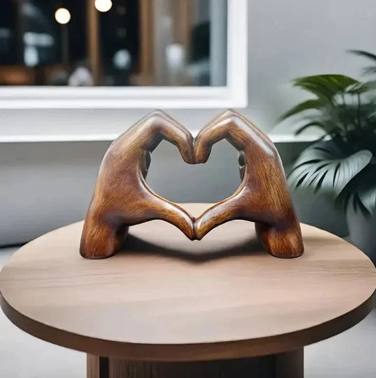 Decoratiebeeld – Handen met Hart als Symbool van Liefde