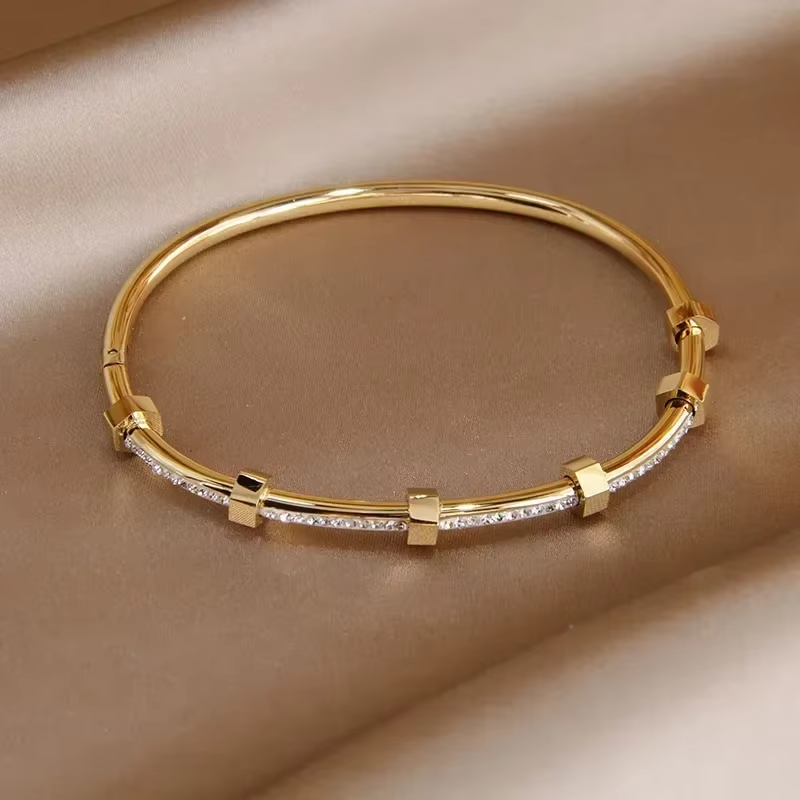 Bracciale placcato oro con copertura in moissanite