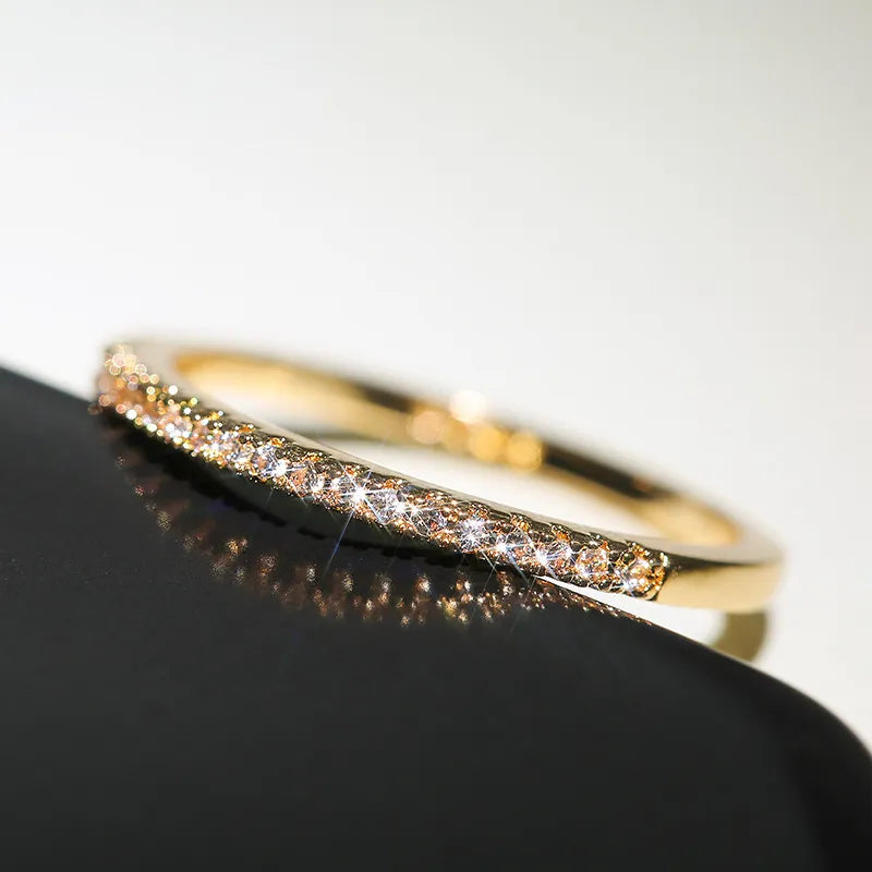 Tijdloze Glans – Minimalistische Ring met Eeuwige Betekenis