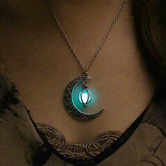 Moonstone Pendant Necklace – Mystical Elegance with Inner Strength