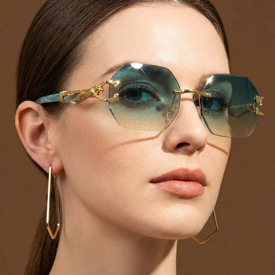 Randloze Geometrische Zonnebril Dames – Gouden Panter-detail
