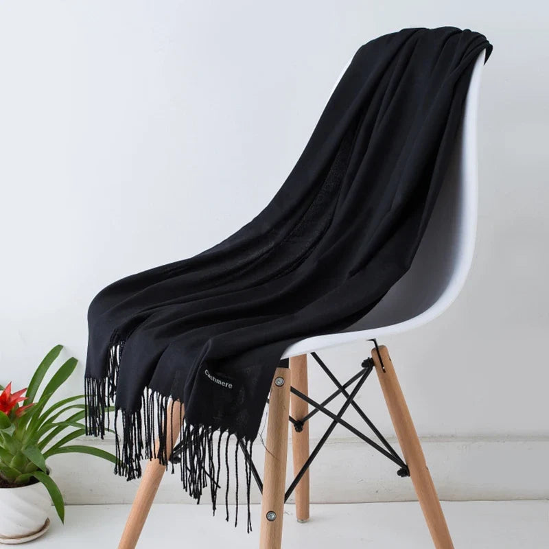 Sjaal – Kasjmierzachte Uitvoering met Franjes
